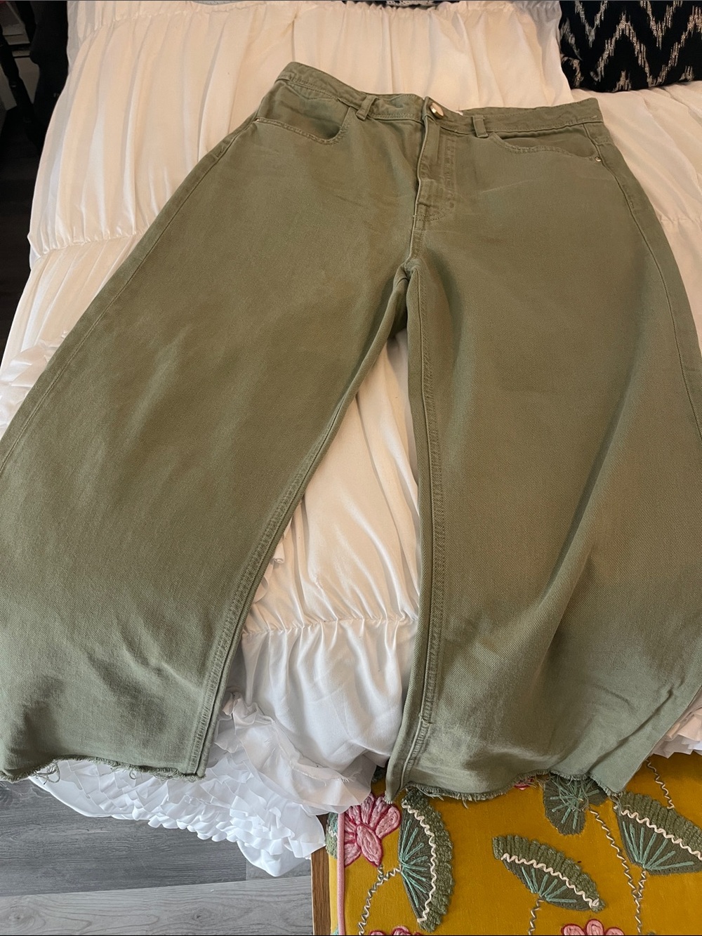 Zara Olive Green Wide-Leg Jeans for Women